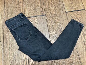 Dámské tmavě šedé džíny Stradivarius, vel. 36 - 3