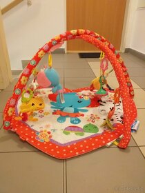 Hrací podložka s hrazdičkou ve tvaru srdíčka - 3