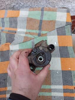 Prodám levý přední brzdový třmen - Fabia 1 - 3