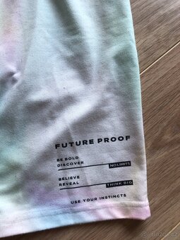 Kraťasy 3/4, velikost 146 - 3