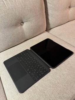 iPad Pro 13" (2024, M4) Cellular, 256 GB + Logitech Combo T - 3