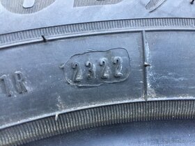 1 ks zimní pneu Goodyear 185/65/15 UG9+ DOT 2322 - 3