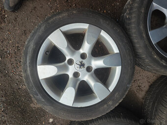 Prodám sadu disků Peugeot 6,5Jx16H ET31 + pneu 205/55/R16 - 3
