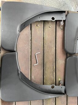 Zasterky, lapace necistot Jeep - 3