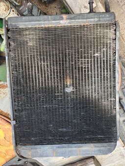 Prodám originál chladič na ZETOR25-2500,- - 3