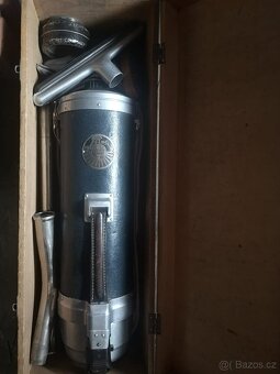 Starý vysavač ElektroLux v dřevěné krabici - 3