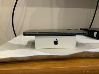 iPhone 11 64 GB Černý - 3