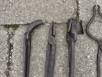 Kovárske klešte ,náradi,kladiva ,sekera,nebozez 996 - 3