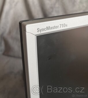 SAMSUNG SyncMaster 710n, 17", VGA - 3