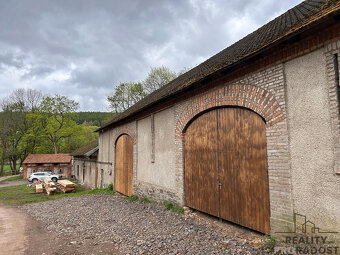 Prodej zemědělské usedlosti 895 m², pozemek 213408 m2 - 3
