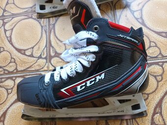 Brankářské brusle CCM Jetspeed FT2, 8,5 D, (užší provedení) - 3