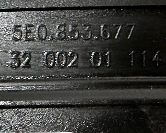 Mřížka předního nárazníku 5E0853677 Škoda Octavia 3 2017 - 3