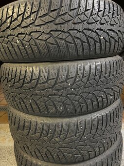 4xZimní pneu Nokian WRD4 215/60 R17 96H - 3