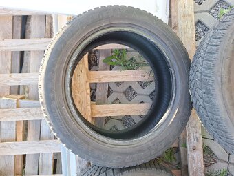 Starsi zimni pneu 215/55/R17 vzorek mezi 4-5mm - 3