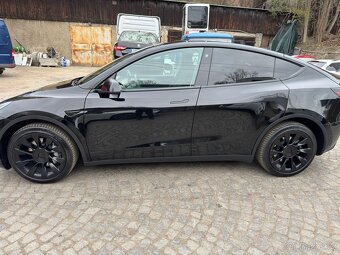 Tesla model Y - 3