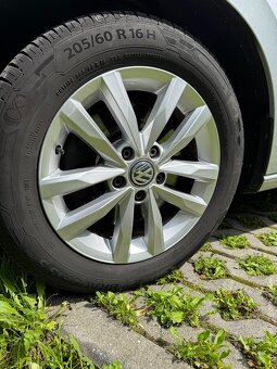 Volkswagen Touran 2.0 TDI 110 kW Highline DSG - 3