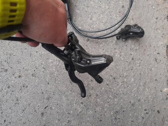 Hydraulické kotoučové brzdy Shimano BR-MT420. - 3