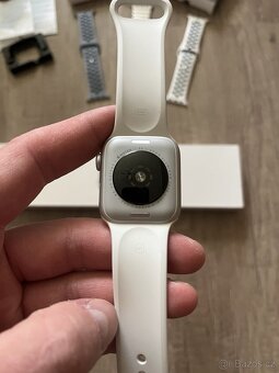 Apple Watch SE 2.gen 40mm stříbrný - 3