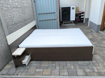 Prodám velkou manželskou postel + Matrace 160cm x 200cm - 3