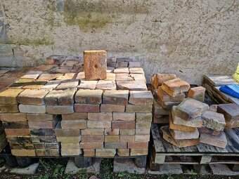 Šamotové cihly: půlky i celé: rozměr 250x190x65mm - 3