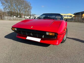 Krásné Ferrari 308 GTSi z roku 1983 - 3