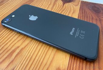 IPhone 8 vesmírně šedá 64GB - 3