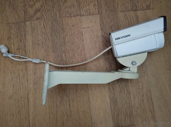 IP kamera Hikvision DS-2CD2232-I5 včetně držáku - 3