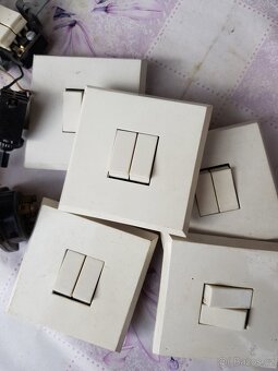 Vypínače, zástrčky, jističe, relé, zásuvka 380V/32A - 3