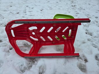 Plastové sáně s ohrádkou - 3