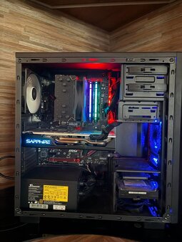 Herní PC s monitorem - 3