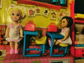 Barbie učitelka se 2 dětmi a doplňky - 3