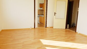 2+1 Kopřivnice, nezařízený, 14.000 Kč se vším. Volný 20.5. - 3