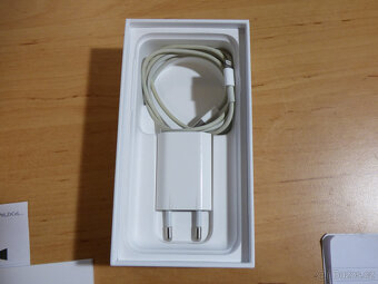 iPhone SE 2020 - 64GB - RED - 3