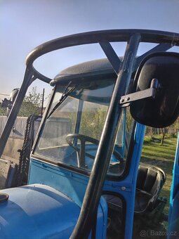 Prodám malou kabinu Zetor 4011 a rám - 3