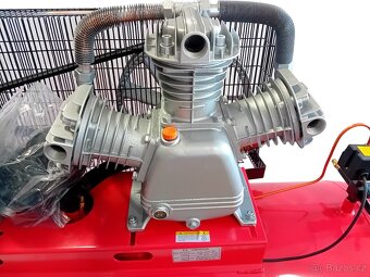 Vzduchový třípístový kompresor 300l, 900 l/min, 10 Bar - 3