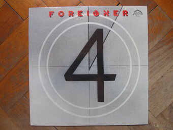 LP vinyly = FOREIGNER – 4 + ELVIS PRESLEY – Elvis Forever Vo - 3