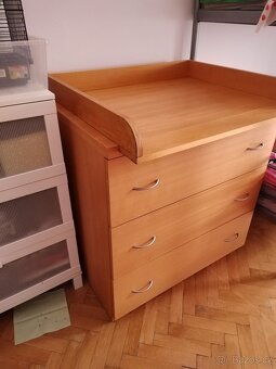 prodám komodu, dělaná truhlářem na míru s přebal. pultem - 3