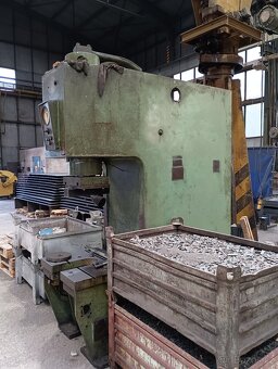 Hydraulický lis STANKOIMPORT P6330 100T C rám - 3