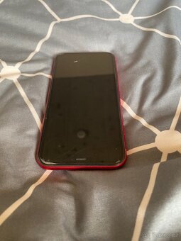 iPhone 11 red - 3