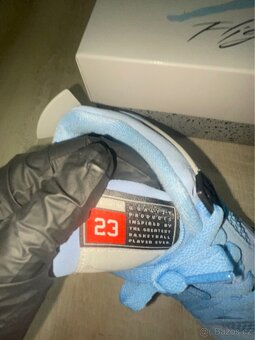 Jordan 4 University Blue - 3