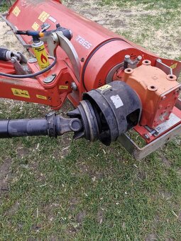 Stranový mulčovač KUHN TBES 242 - 3