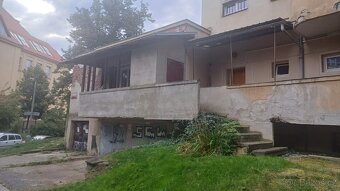 PRODEJ IDEÁLNÍ 1/3 POZEMKU S NEBYTOVÝM PROSTOREM A GARÁŽÍ - 3