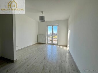 Pronájem pěkného 1+kk s balkónem a komorou - 3