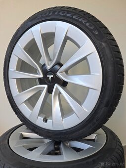 Orig. Tesla Model3 - Zimní Pirelli 235/40/19 - nejetá - 3