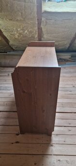 Přebalovací pult s policemi a suplíky - 3