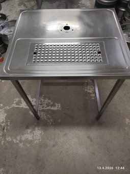 Nerezový výčepní stůl č.17 - 3