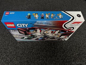 LEGO City 60444 Garáž F1 a vozy Mercedes-AMG a Alpine - 3