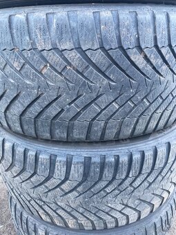 245/45R18 - 3