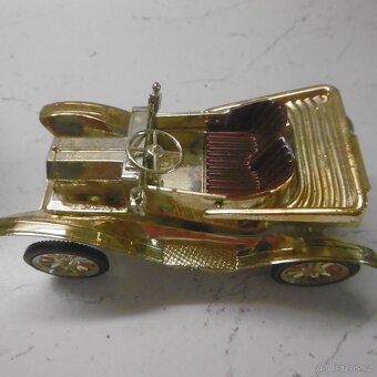 RETRO HRAČKY AUTO - 3