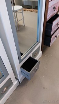 Skříň se zrcadlem - 3